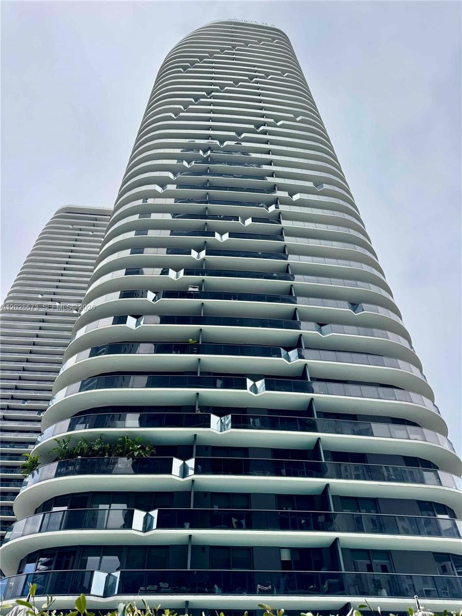 55 SW 9th St # 3201, Miami FL 33130 — 59