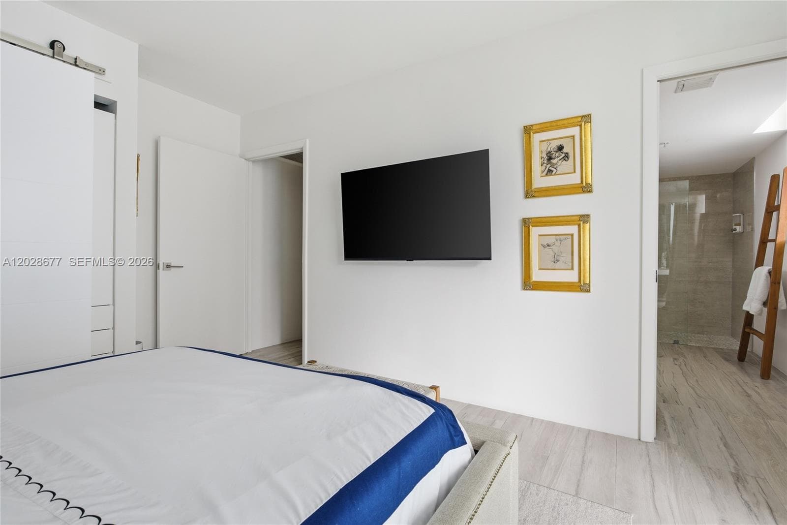 31 SE 5th St # 2410, Miami FL 33131 — 23