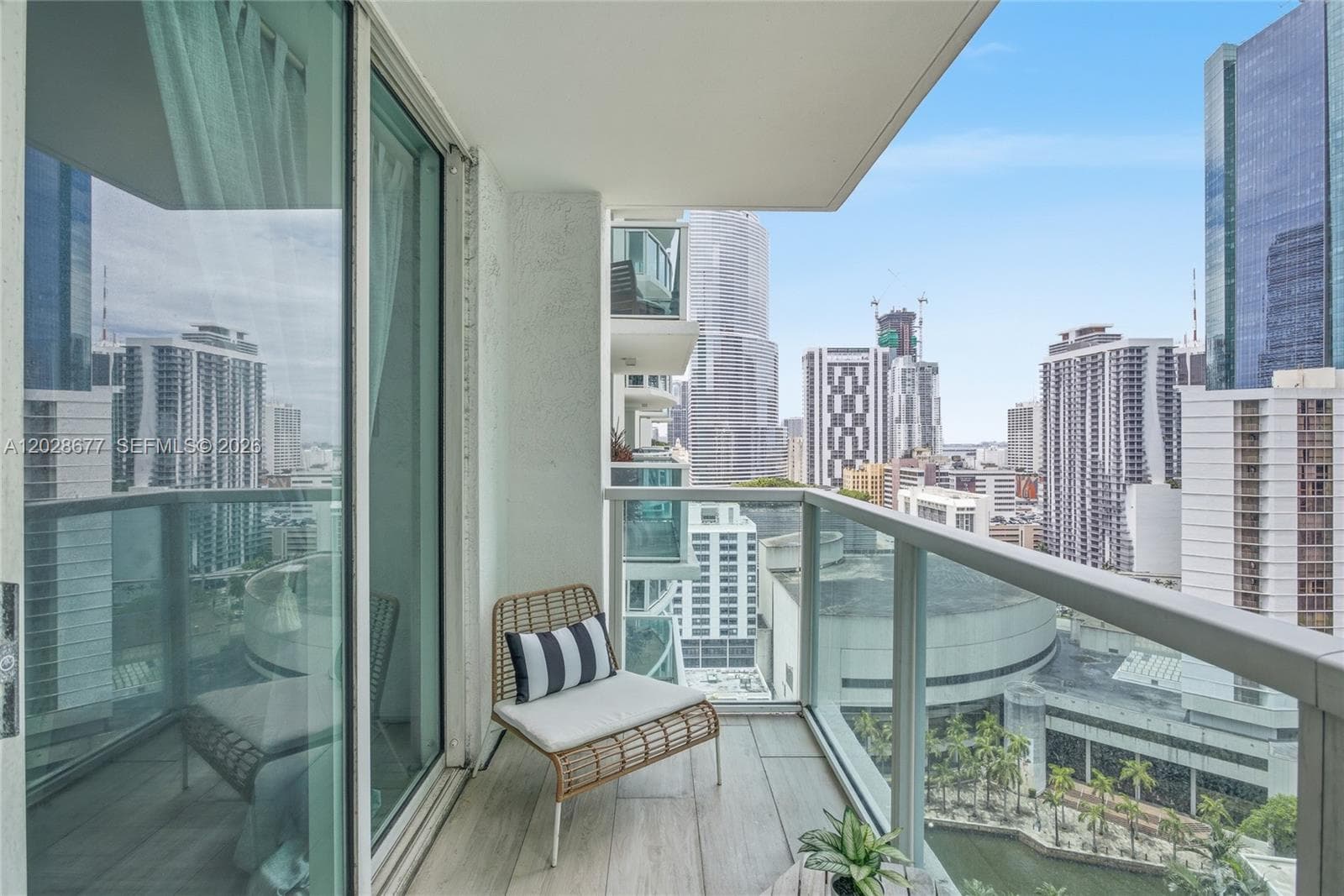31 SE 5th St # 2410, Miami FL 33131 — 17