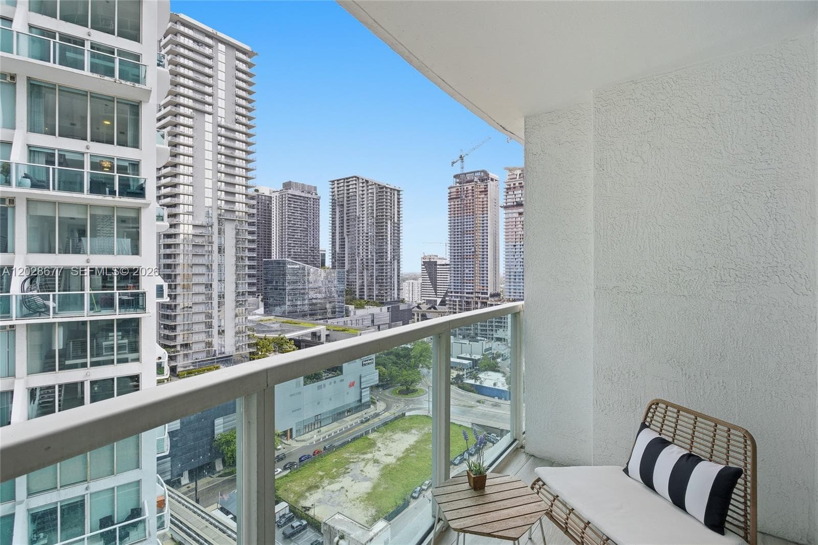 31 SE 5th St # 2410, Miami FL 33131 — 32