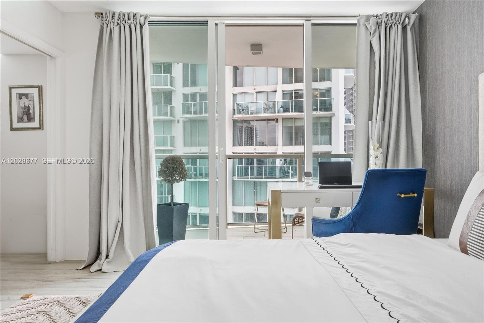 31 SE 5th St # 2410, Miami FL 33131 — 24