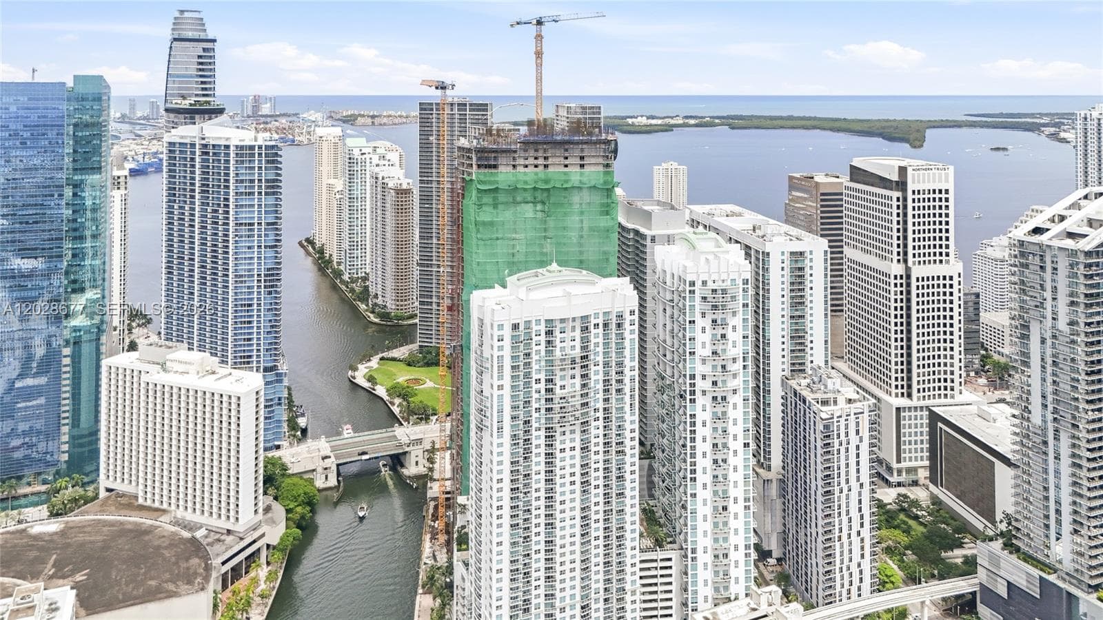 31 SE 5th St # 2410, Miami FL 33131 — 60