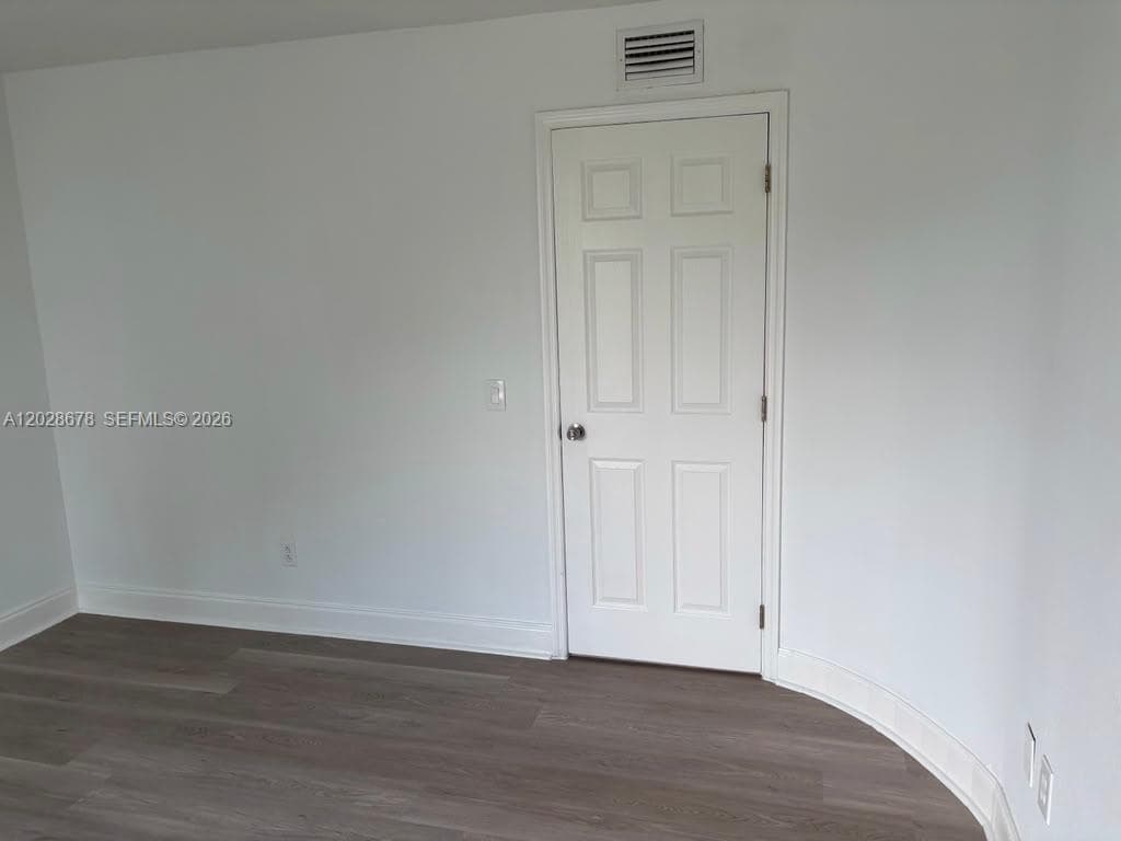 492 NW 165th St Rd # 211, Miami FL 33169 — 24