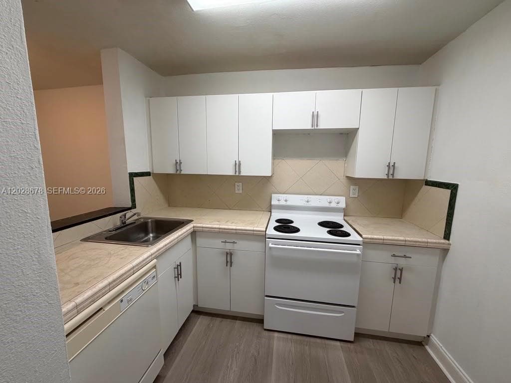 492 NW 165th St Rd # 211, Miami FL 33169 — 10