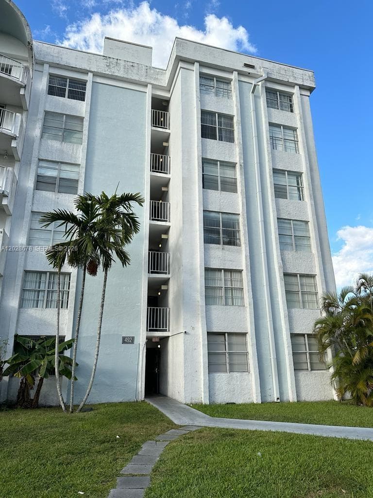 492 NW 165th St Rd # 211, Miami FL 33169 — 4