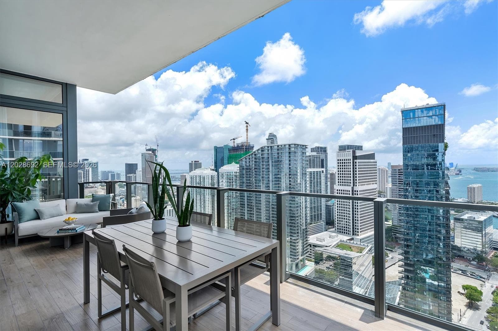 88 SW 7th St # 4001, Miami FL 33130 — 60