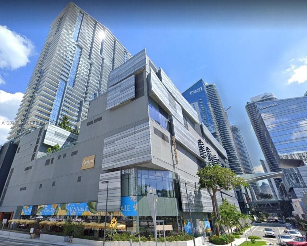 88 SW 7th St # 4001, Miami FL 33130 — 70