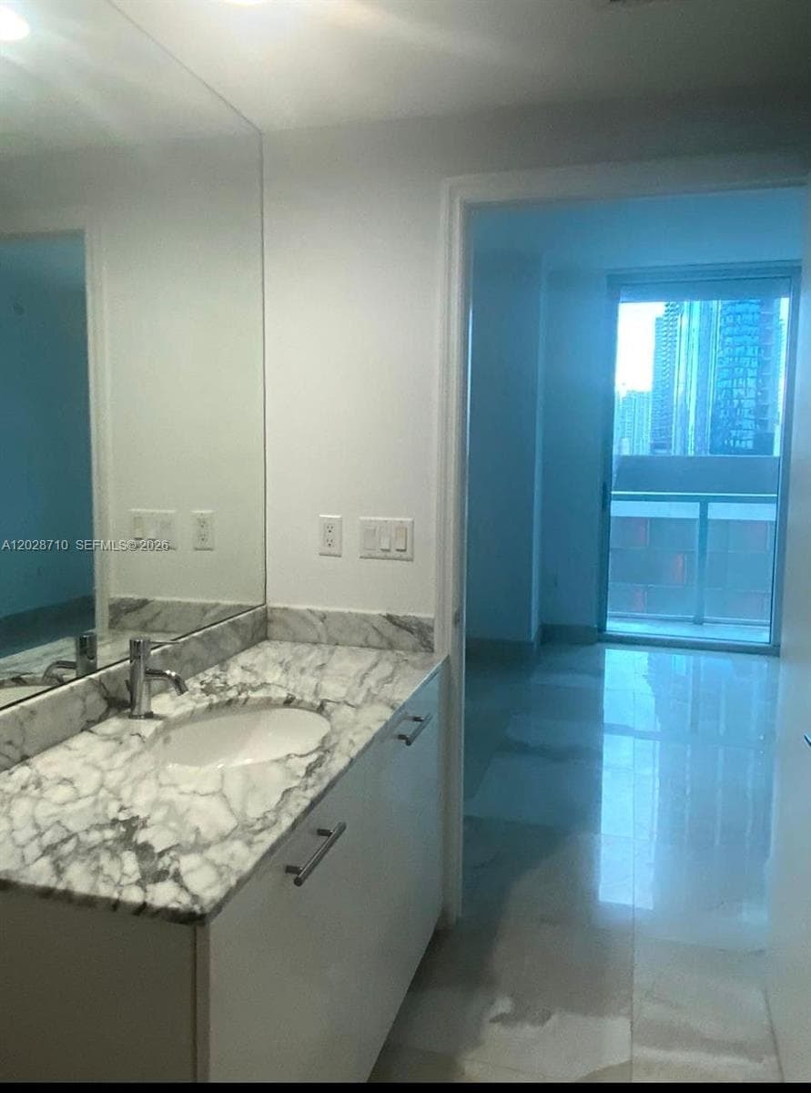 55 SE 6th St # 1502, Miami FL 33131 — 12