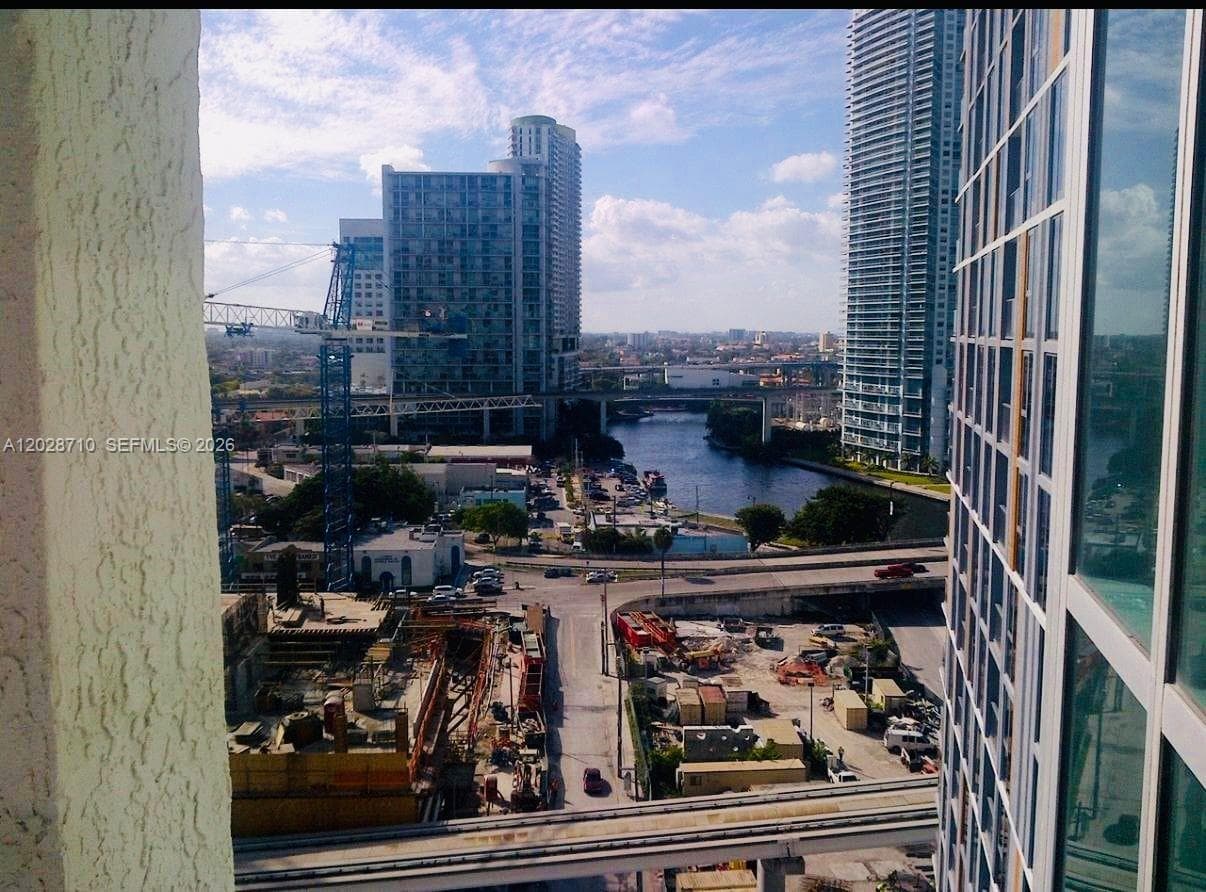 55 SE 6th St # 1502, Miami FL 33131 — 32