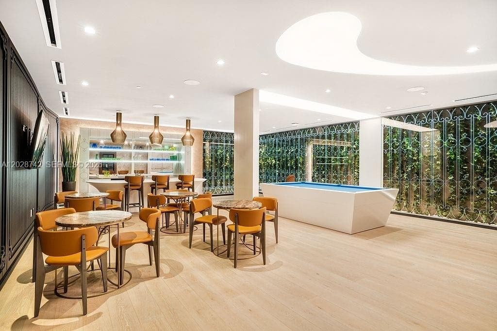 1000 Brickell Plz, Miami FL 33131 — 72