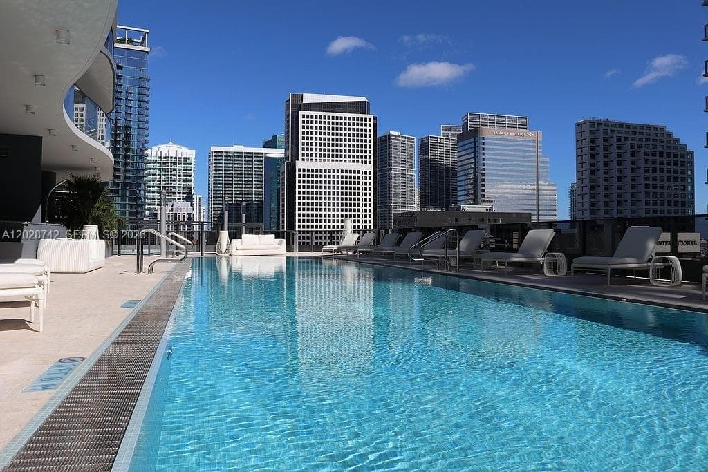 1000 Brickell Plz, Miami FL 33131 — 67