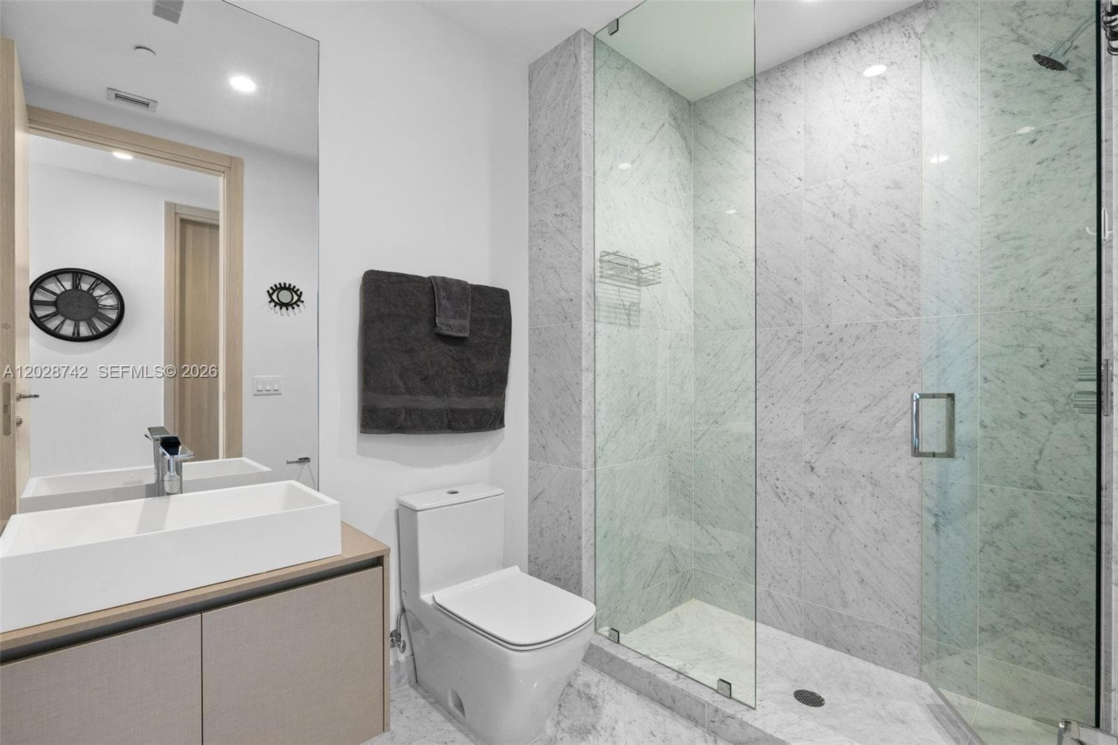 1000 Brickell Plz, Miami FL 33131 — 32