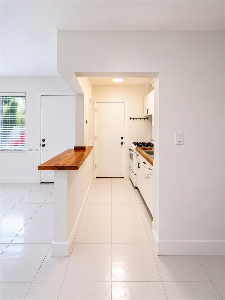 6330 SW 79th St # 23, South Miami FL 33143 — 2