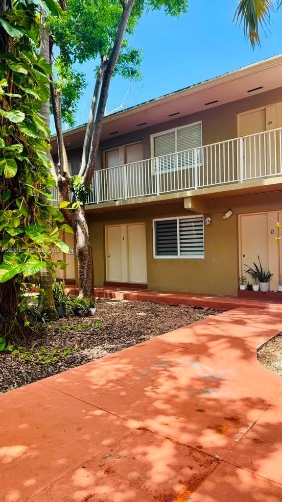 6330 SW 79th St # 23, South Miami FL 33143 — 12