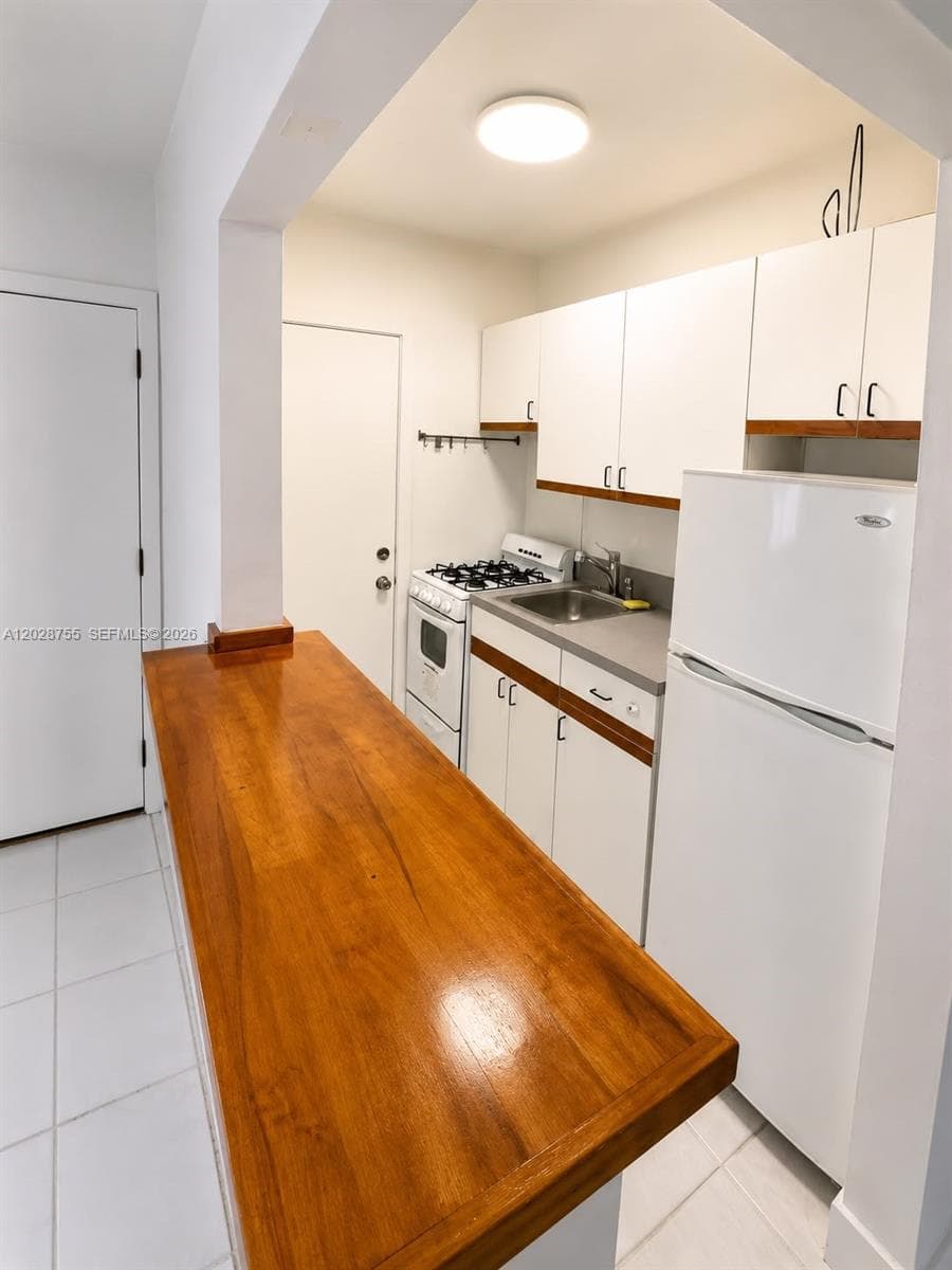 6330 SW 79th St # 23, South Miami FL 33143 — 3