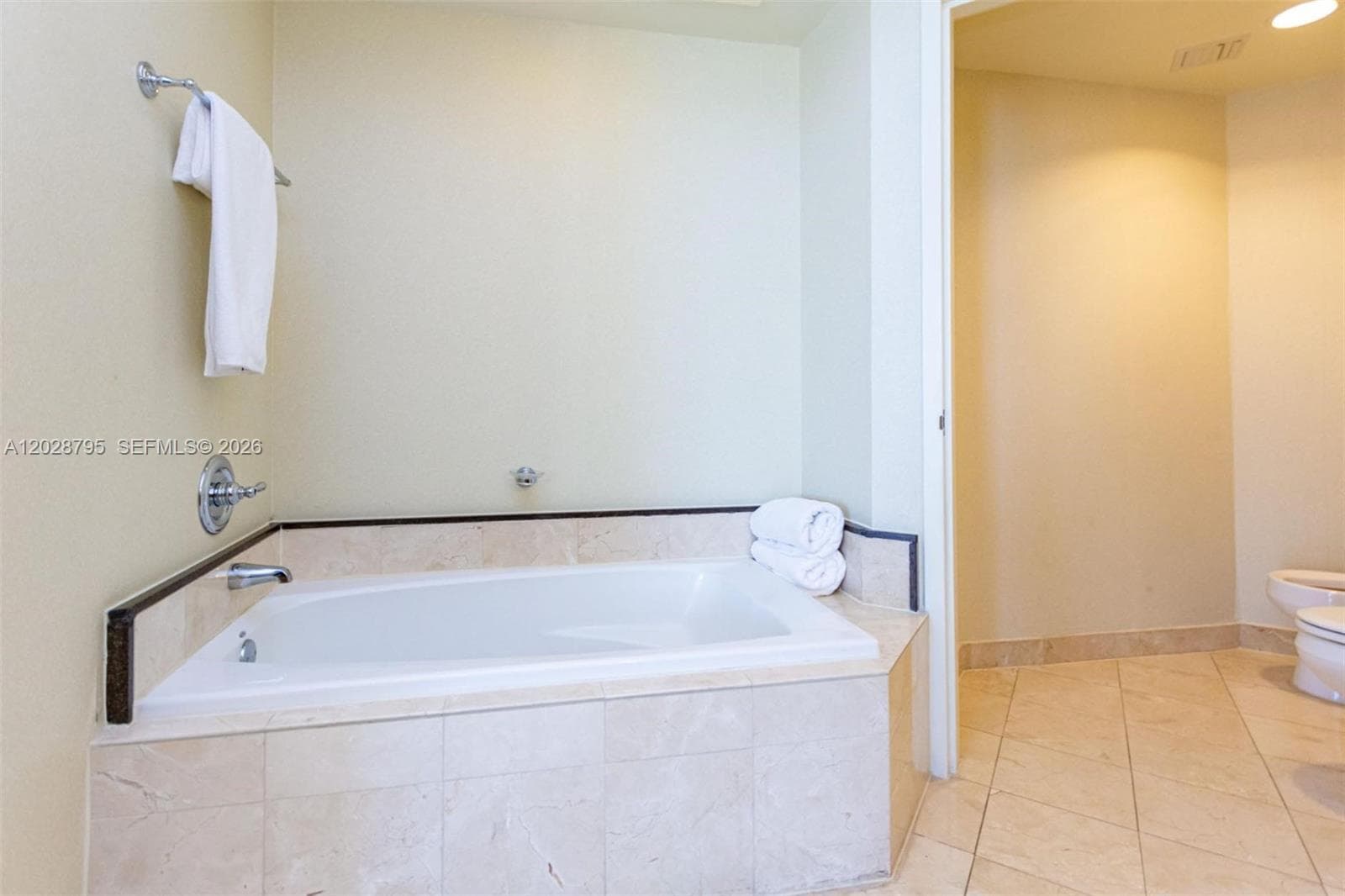 18001 Collins Ave # 1414, Sunny Isles Beach FL 33160 — 29