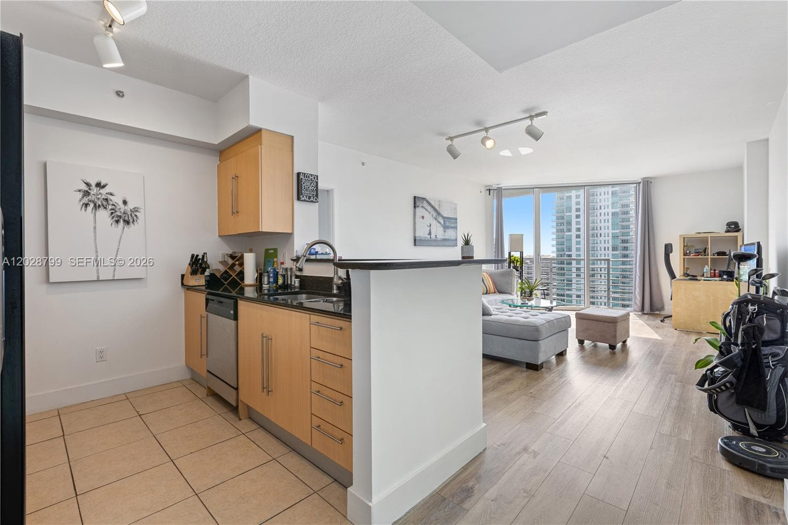 325 S Biscayne Blvd # 2517, Miami FL 33131 — 13