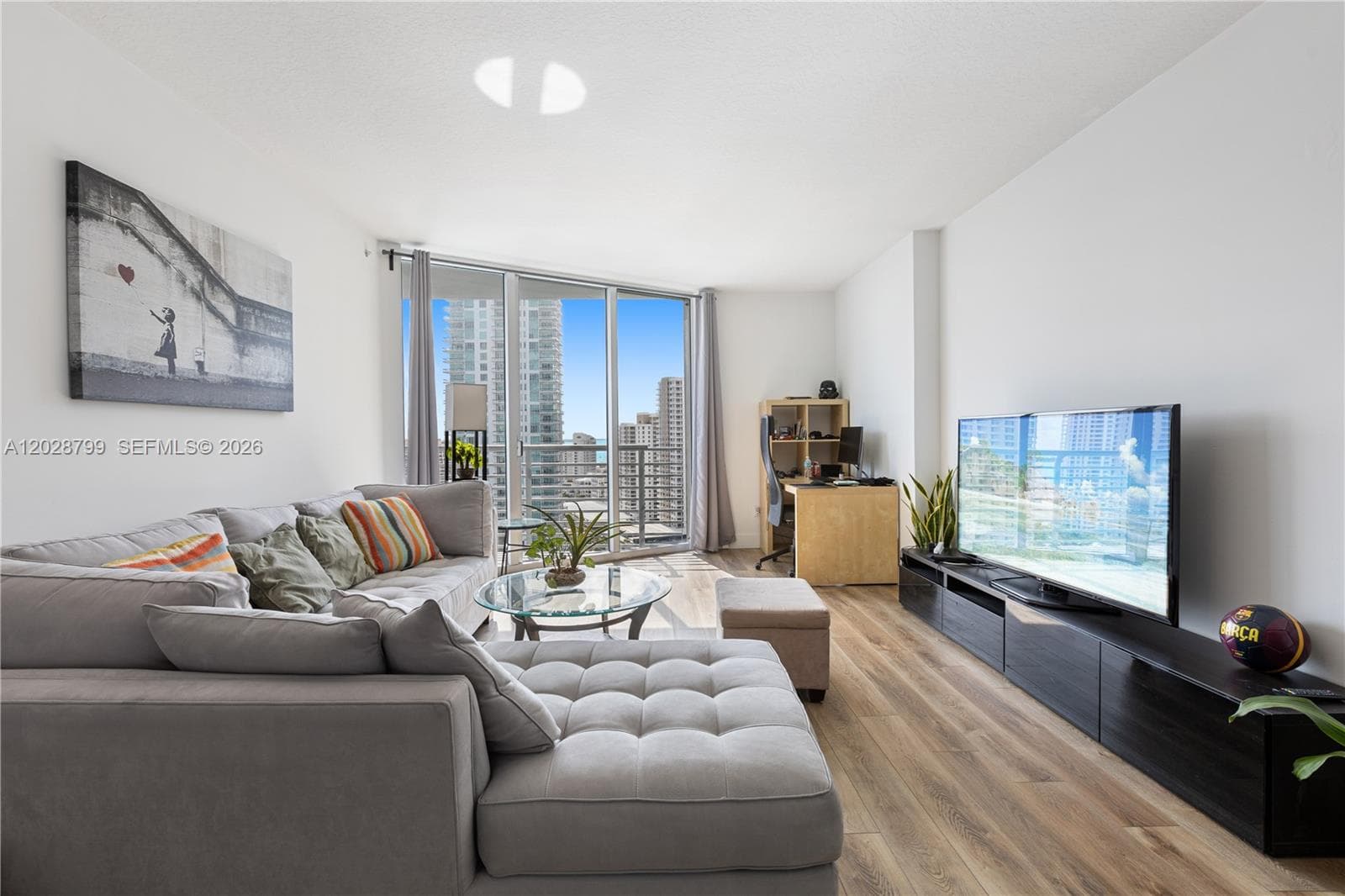 325 S Biscayne Blvd # 2517, Miami FL 33131 — 16