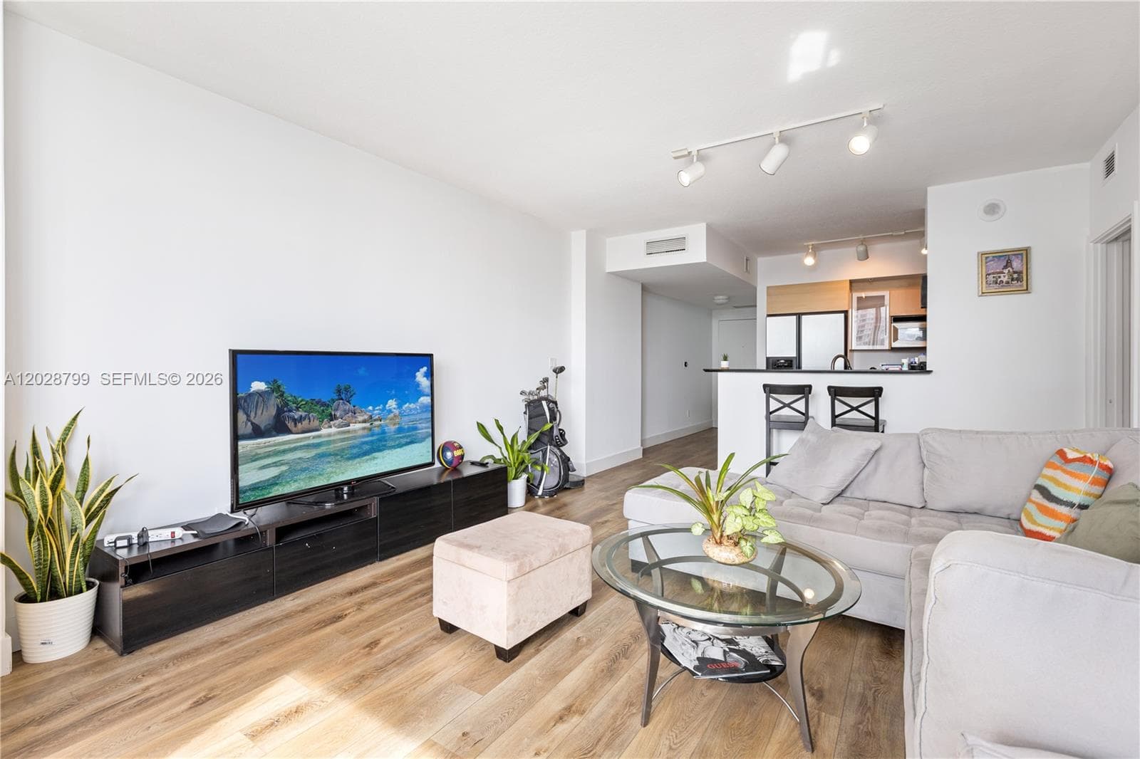 325 S Biscayne Blvd # 2517, Miami FL 33131 — 10