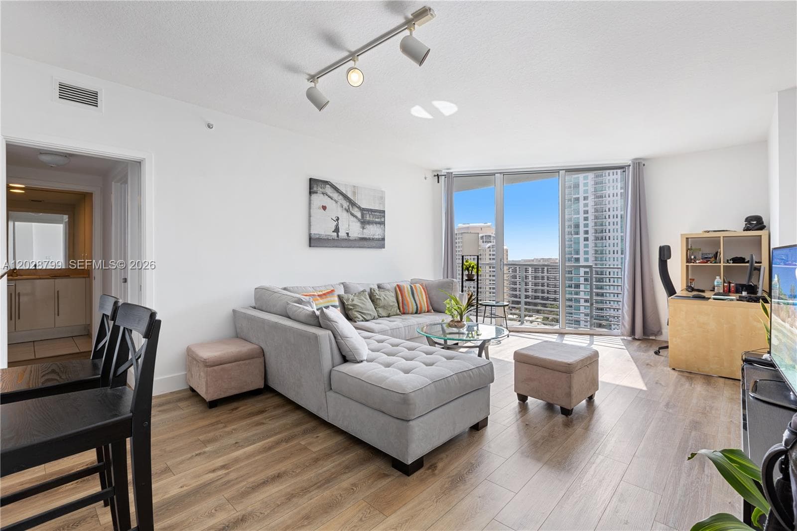 325 S Biscayne Blvd # 2517, Miami FL 33131 — 14