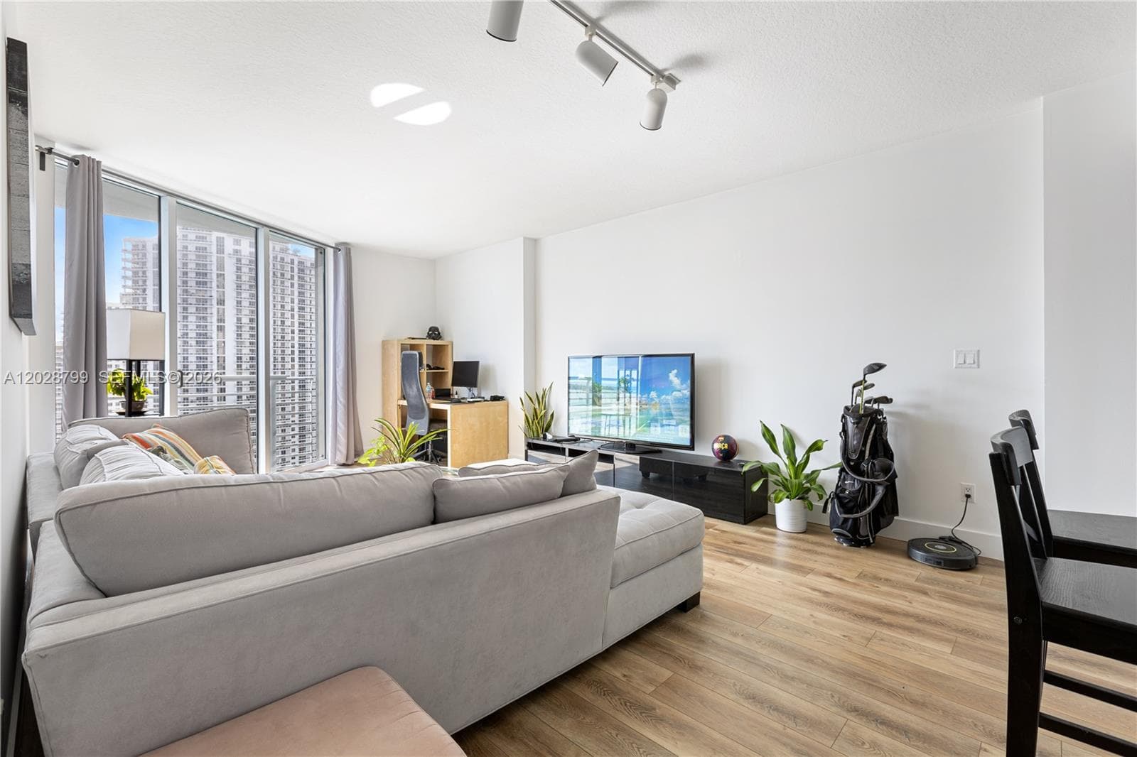 325 S Biscayne Blvd # 2517, Miami FL 33131 — 15