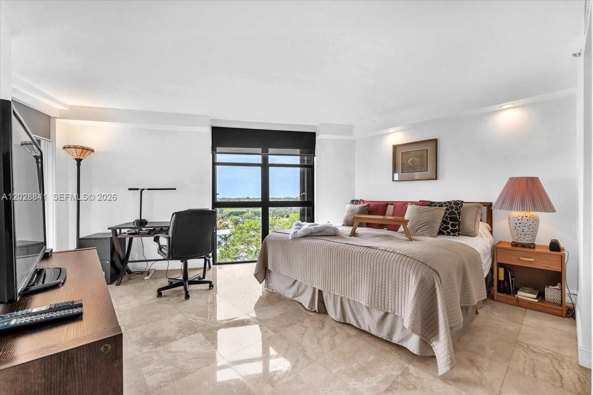 2000 Towerside Ter # 908, Miami FL 33138 — 23