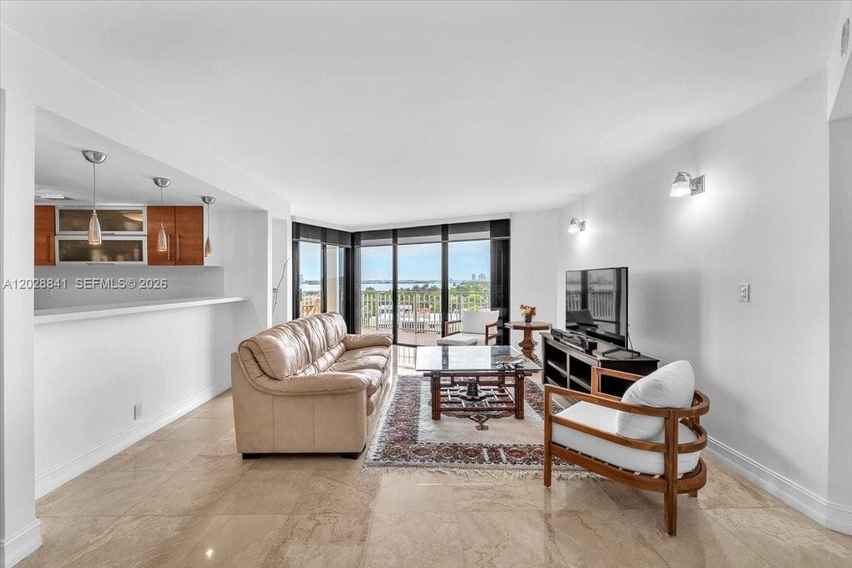 2000 Towerside Ter # 908, Miami FL 33138 — 27