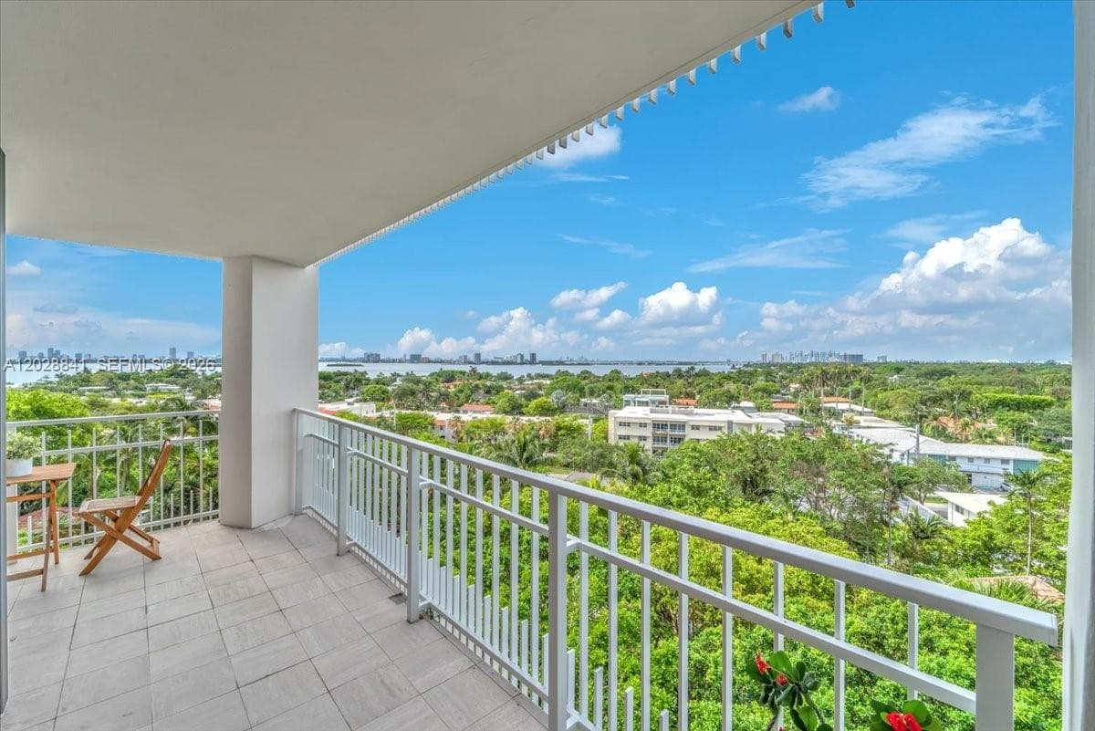 2000 Towerside Ter # 908, Miami FL 33138 — 17