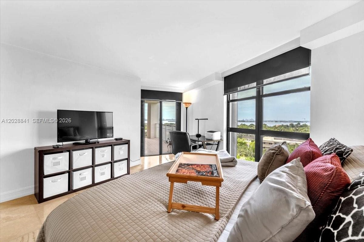 2000 Towerside Ter # 908, Miami FL 33138 — 14