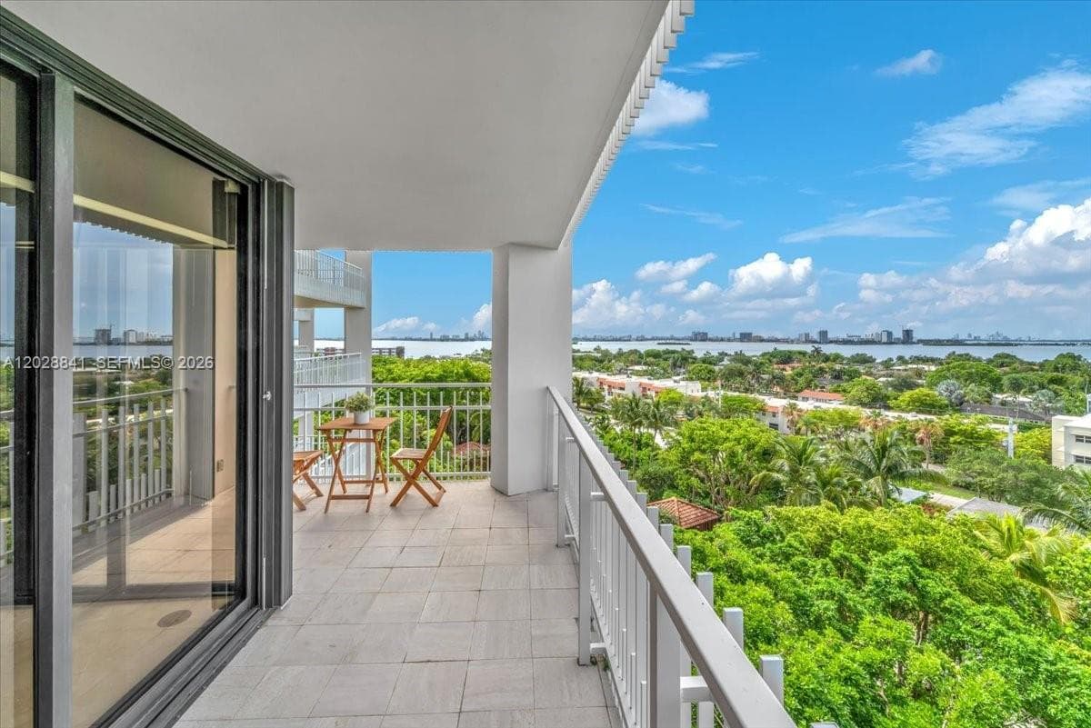 2000 Towerside Ter # 908, Miami FL 33138 — 19