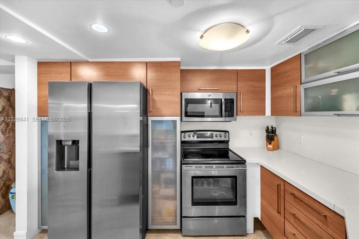 2000 Towerside Ter # 908, Miami FL 33138 — 4