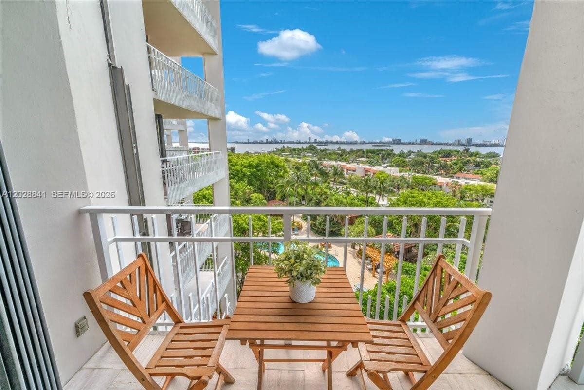 2000 Towerside Ter # 908, Miami FL 33138 — 21