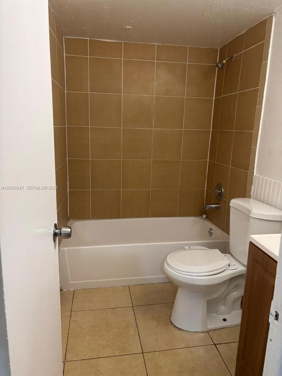 6675 W 4th Ave # 408, Hialeah FL 33012 — 3