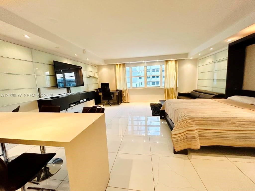 100 Lincoln Rd # 701, Miami Beach FL 33139 — 2