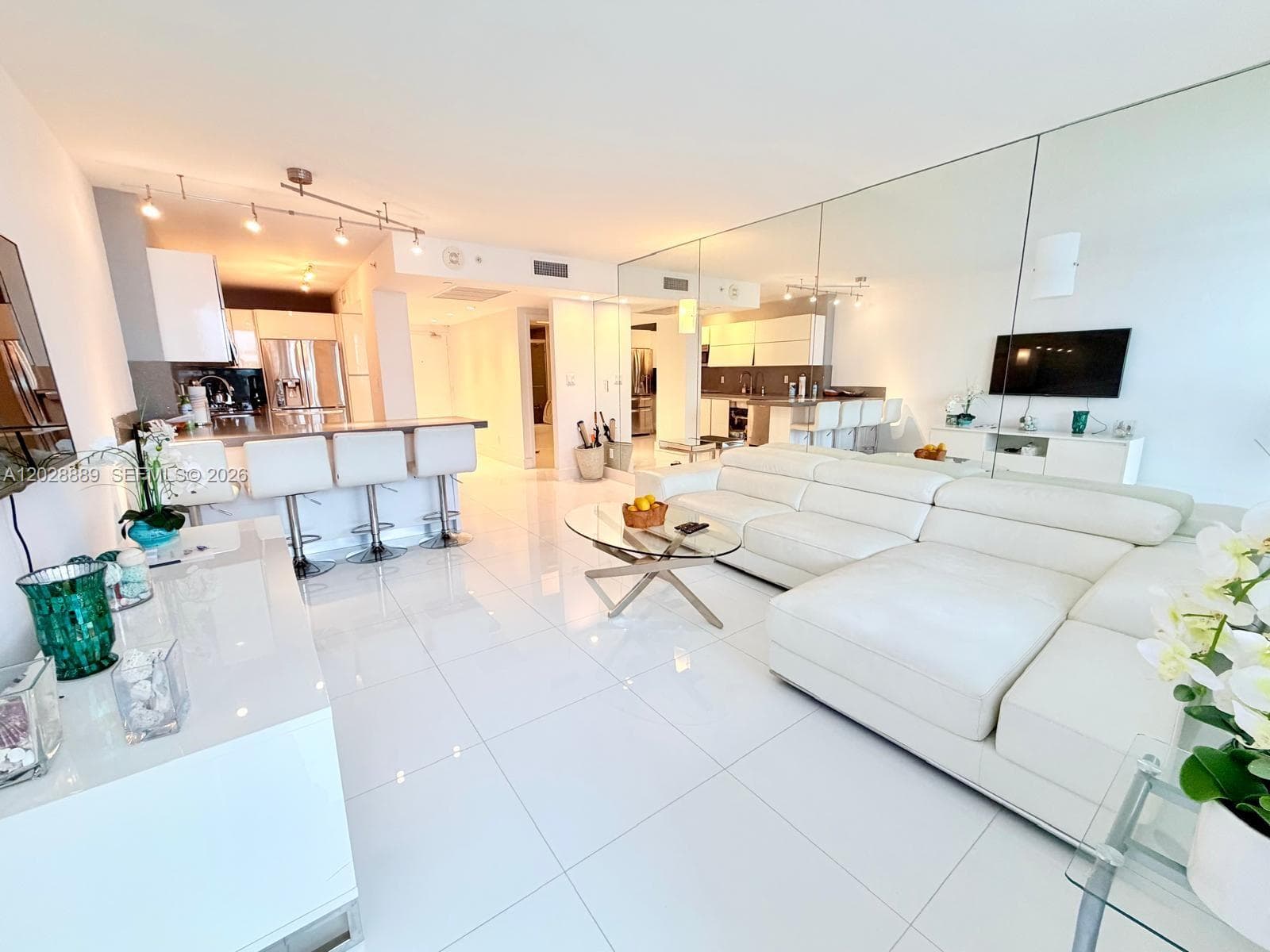 100 Lincoln Rd # 1504, Miami Beach FL 33139 — 1