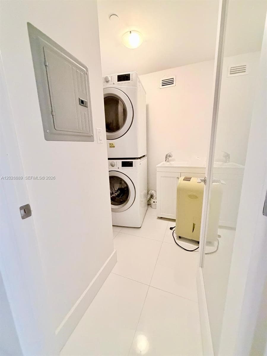 100 Lincoln Rd # 1504, Miami Beach FL 33139 — 5