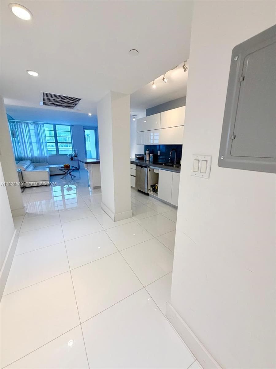 100 Lincoln Rd # 1504, Miami Beach FL 33139 — 14