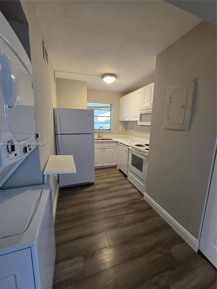 8870 Fontainebleau Blvd # 502, Miami FL 33172 — 11