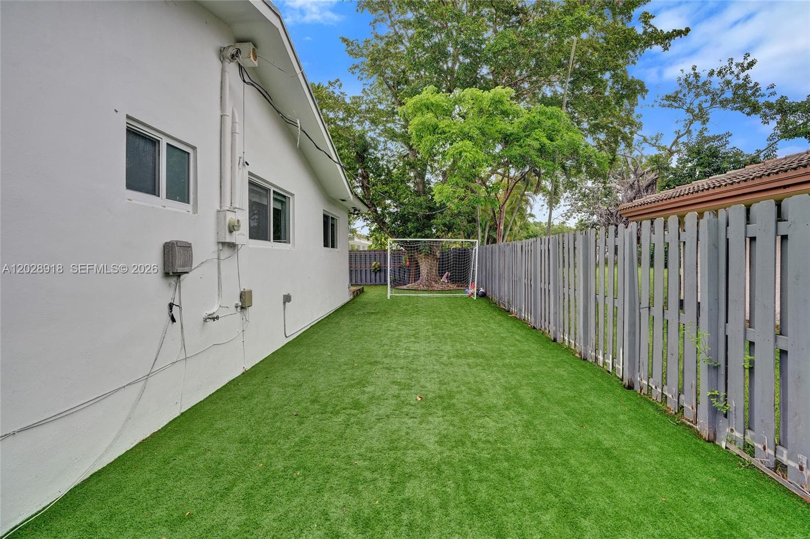 18641 NE 21st Ave, Miami FL 33179 — 41