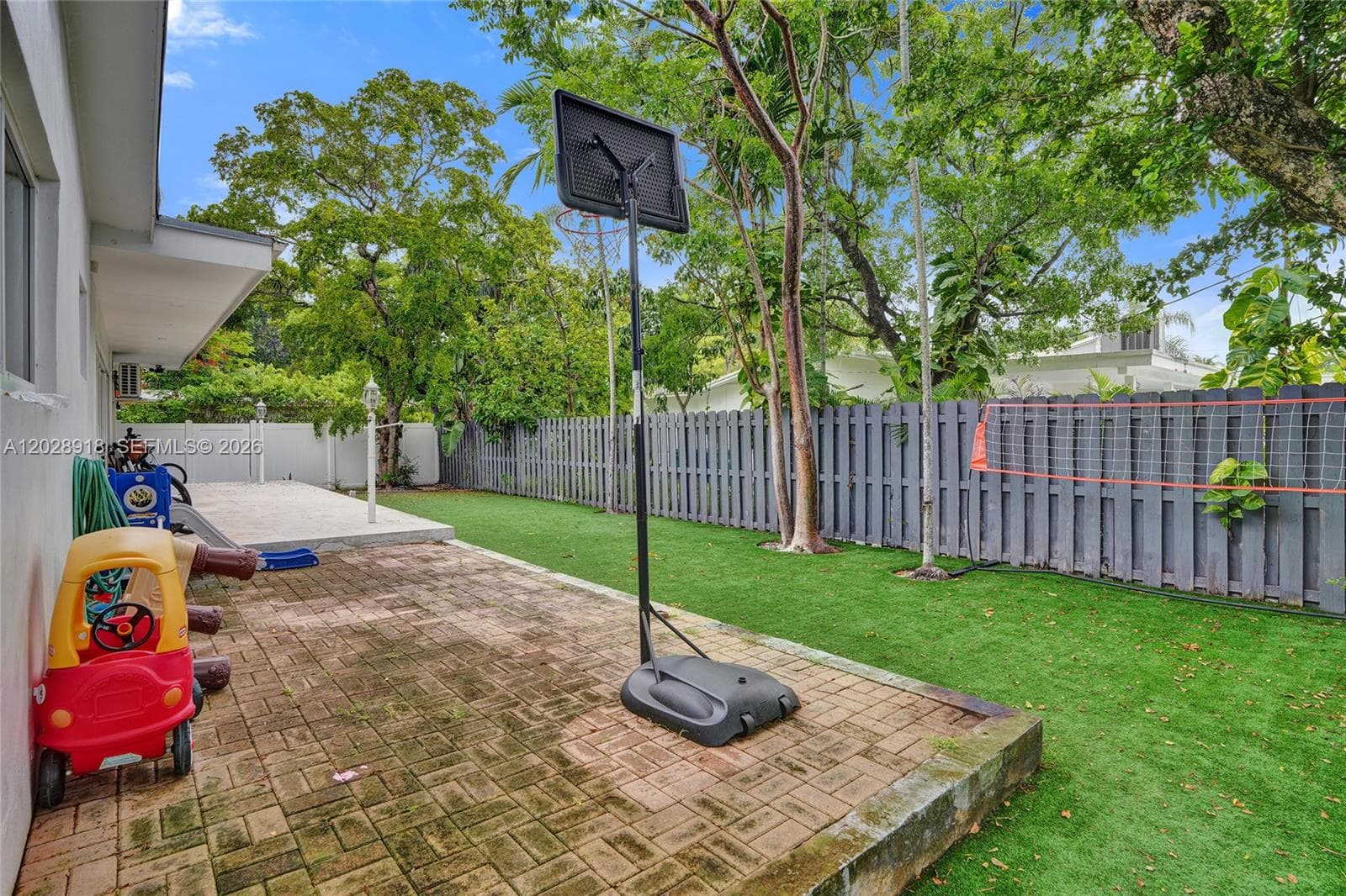 18641 NE 21st Ave, Miami FL 33179 — 37