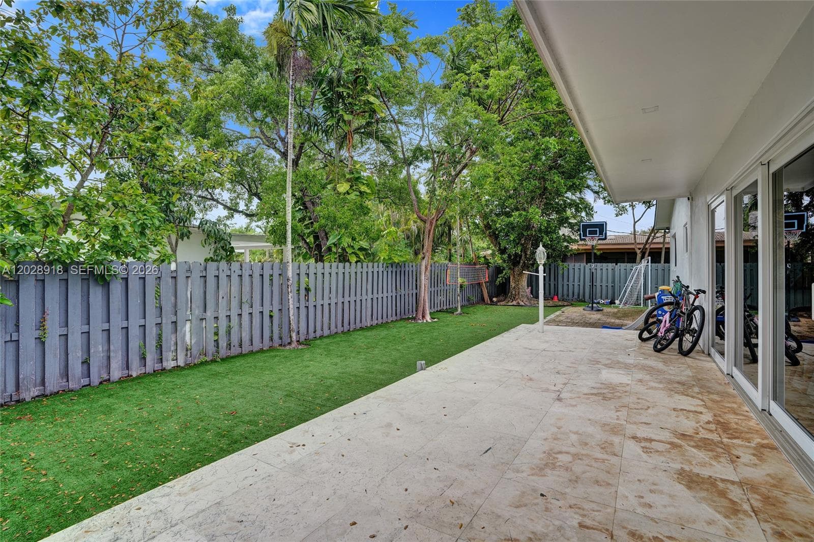 18641 NE 21st Ave, Miami FL 33179 — 39