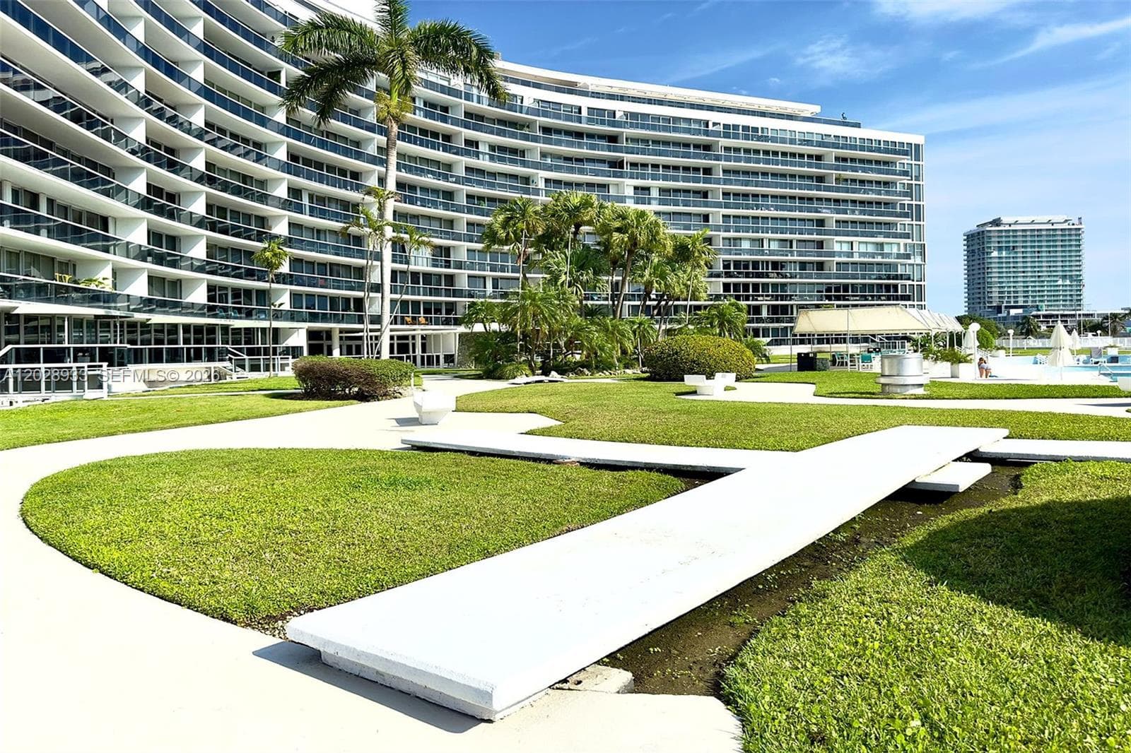 900 Bay Dr # 419, Miami Beach FL 33141 — 32