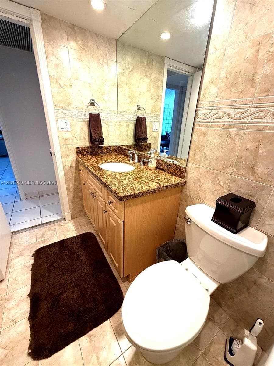 5005 Collins Ave # 616, Miami Beach FL 33140 — 17