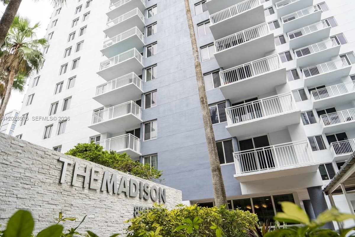 800 N Miami Ave # 906, Miami FL 33136 — 1