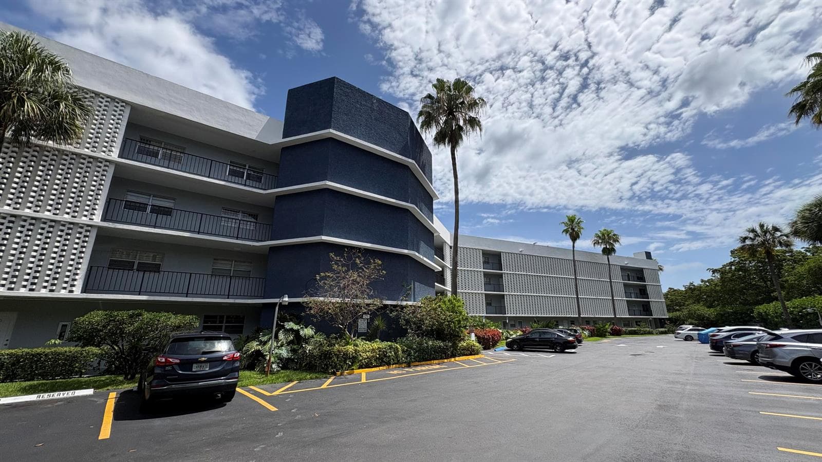 879 NE 195th Street # 227, Miami FL 33179 — 33
