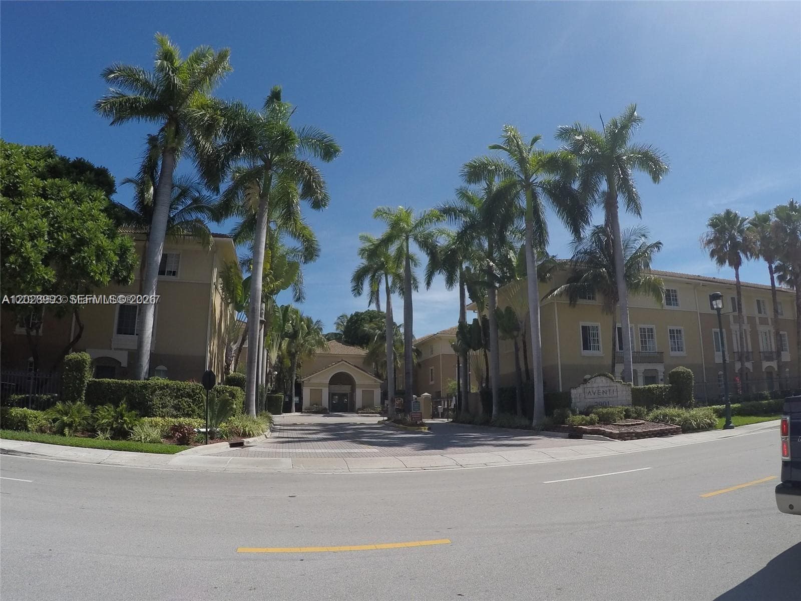 Aventi At Aventura Condo, Aventura, FL — 1