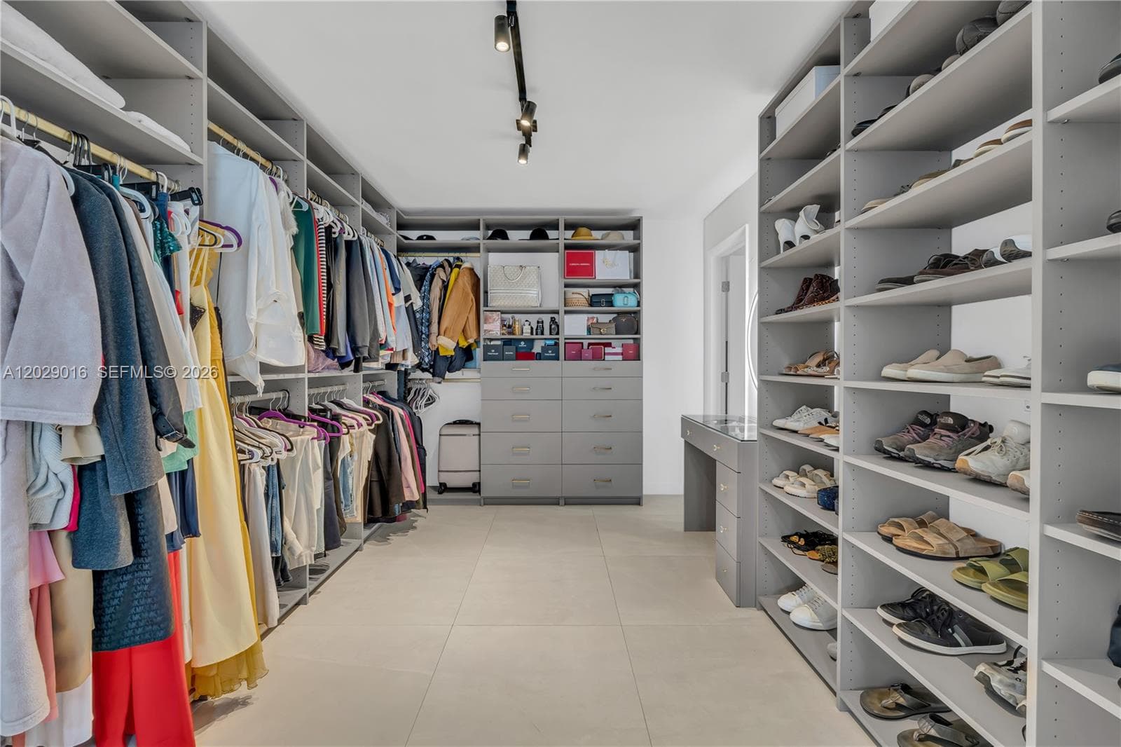 1450 Brickell Bay Dr # 1815, Miami FL 33131 — 23