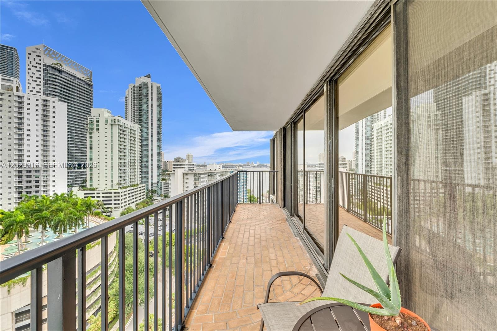 1450 Brickell Bay Dr # 1815, Miami FL 33131 — 33