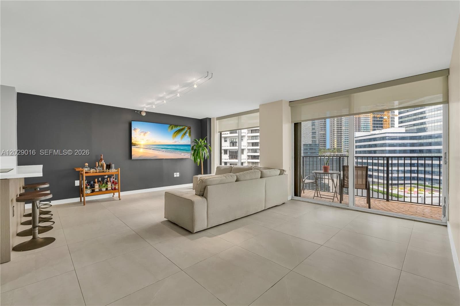 1450 Brickell Bay Dr # 1815, Miami FL 33131 — 14