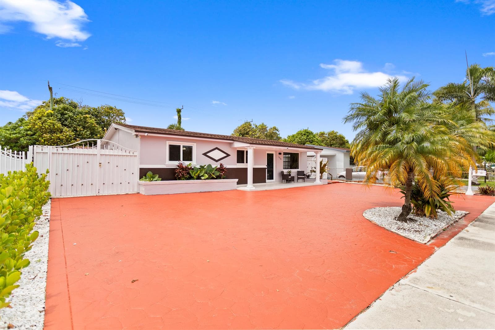 1450 W 37th Street, Hialeah FL 33012 — 2